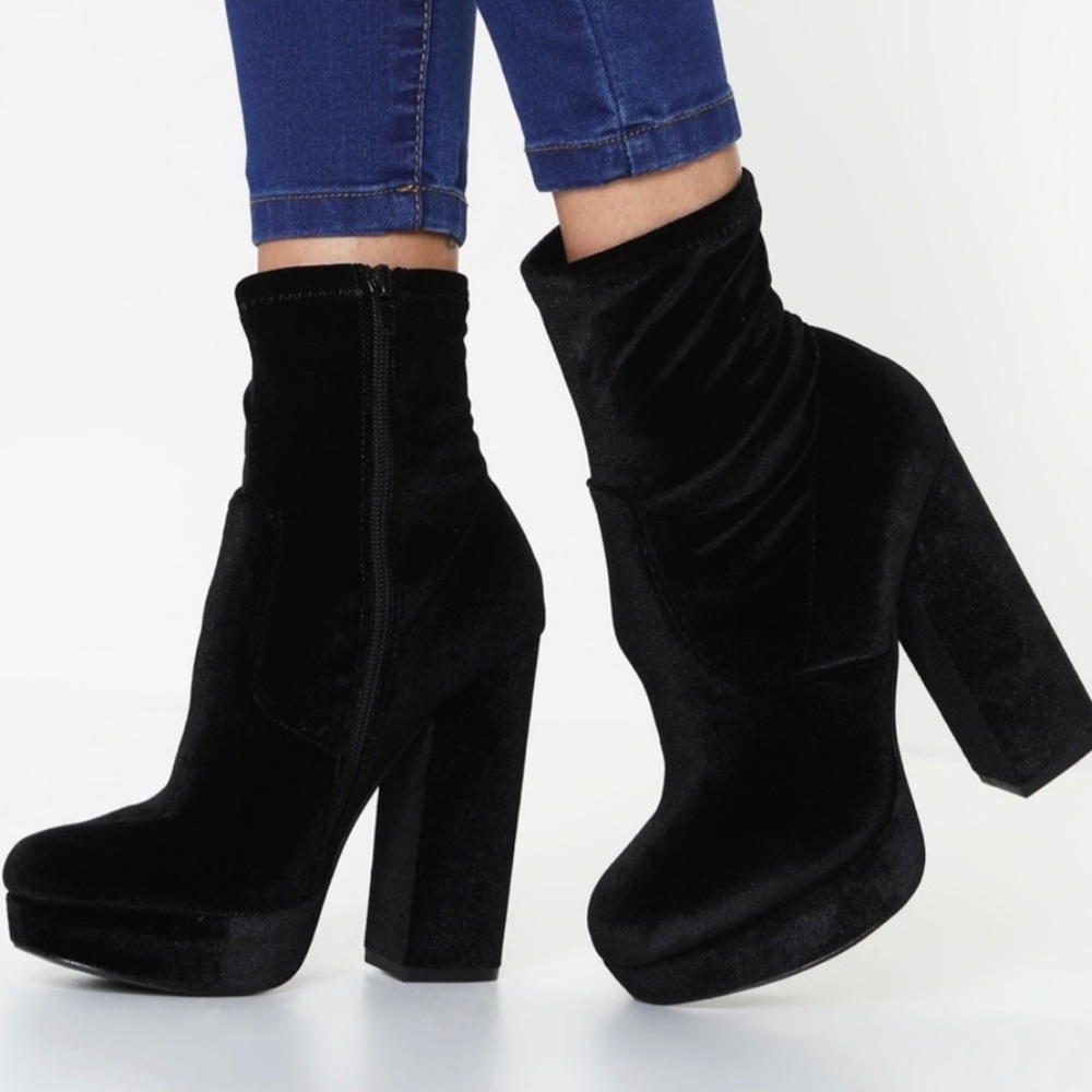 Steve Madden Black Velvet/ Suede Platform Booties